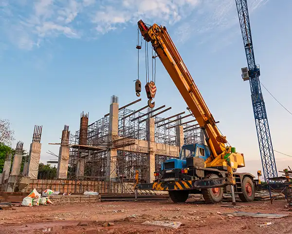 Autokran auf Baustelle